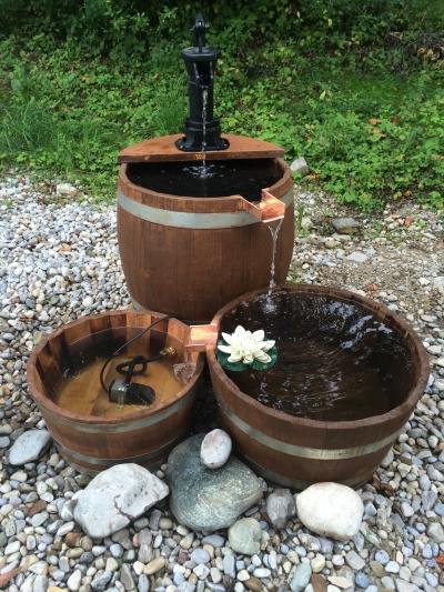 Holzfass Brunnen Wasserspiel kleine Triade 500