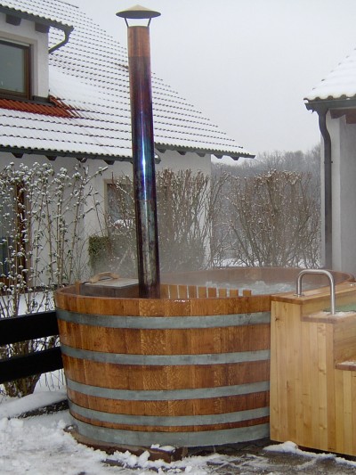 ovaler Hottub alt